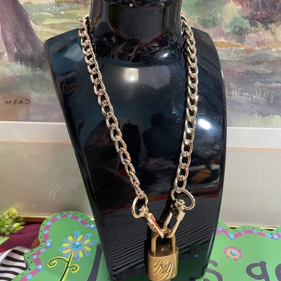 Louis Vuitton Pad Lock Chocker Necklace - Picture 4 of 5